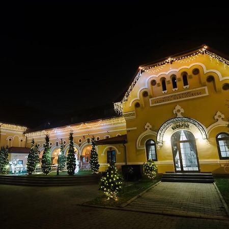Hotel La Belle Epoque Petroşani 외부 사진