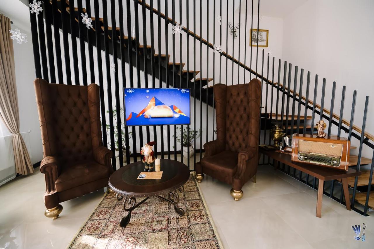 Hotel La Belle Epoque Petroşani 외부 사진