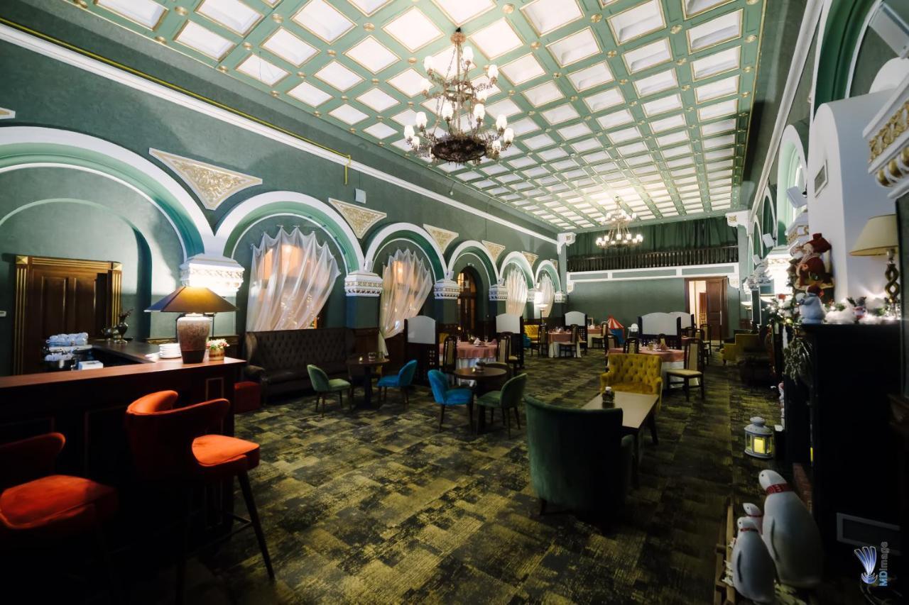 Hotel La Belle Epoque Petroşani 외부 사진