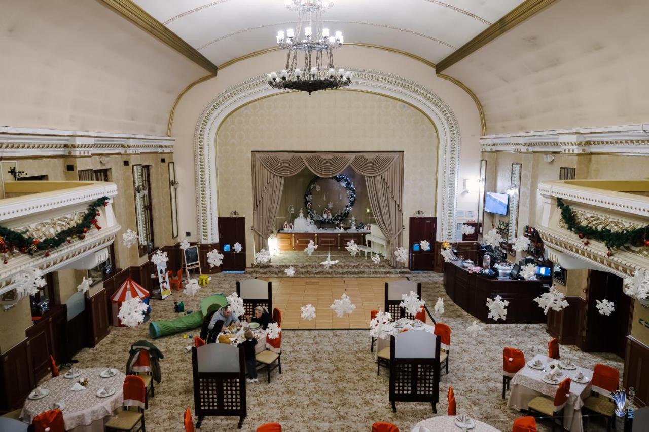 Hotel La Belle Epoque Petroşani 외부 사진