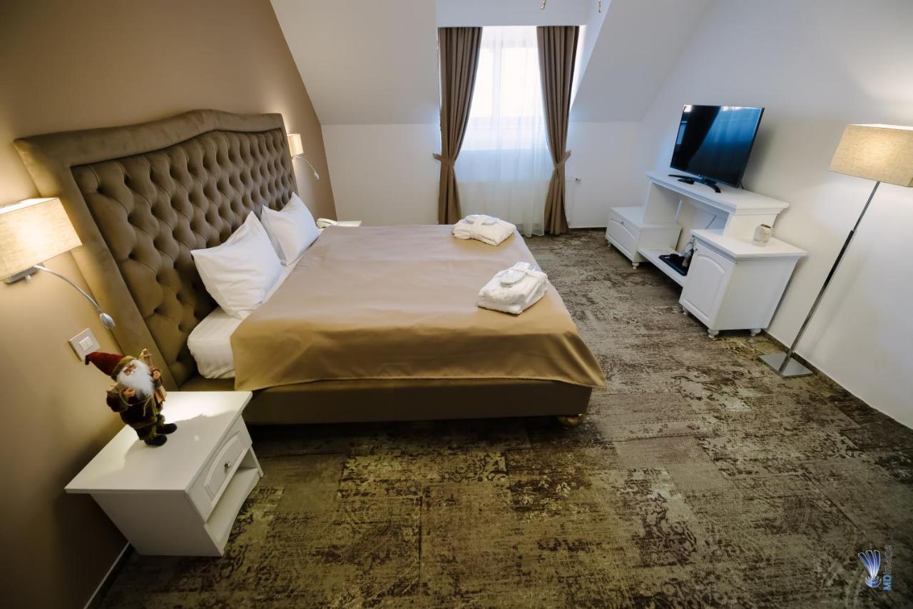 Hotel La Belle Epoque Petroşani 외부 사진