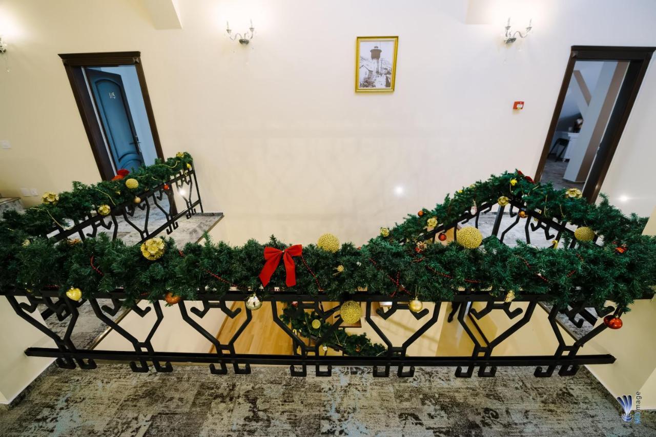 Hotel La Belle Epoque Petroşani 외부 사진