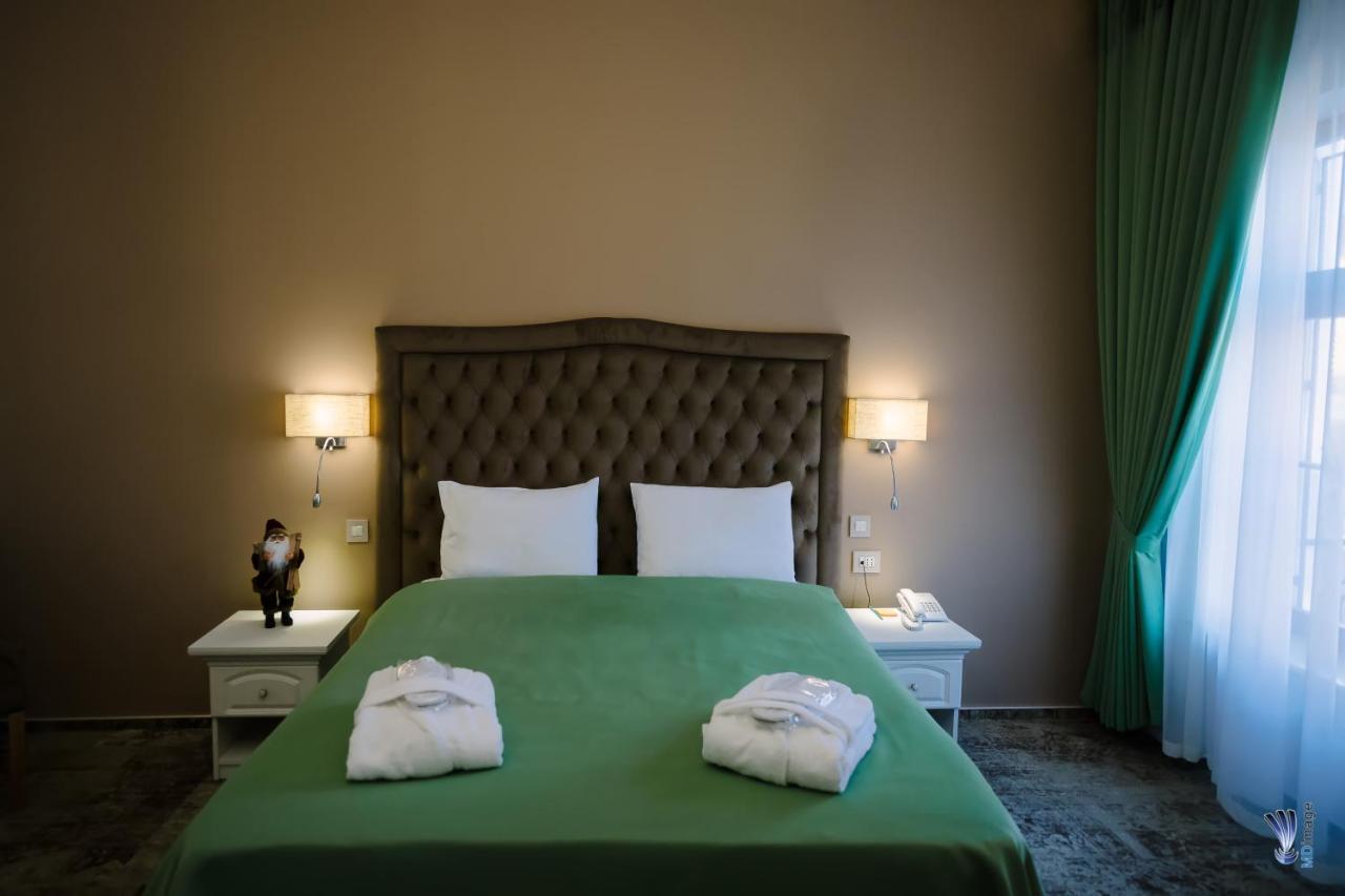Hotel La Belle Epoque Petroşani 외부 사진