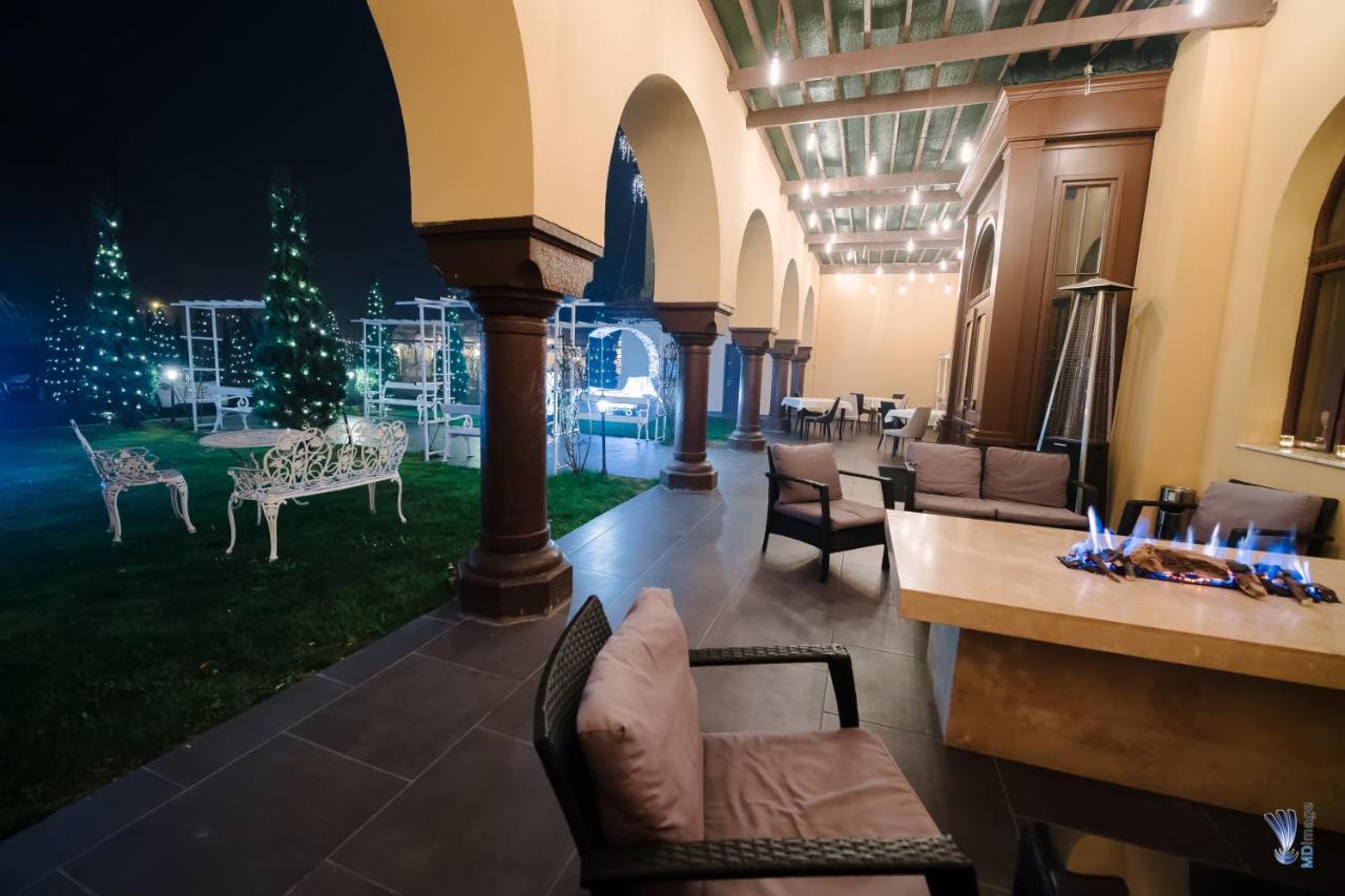 Hotel La Belle Epoque Petroşani 외부 사진