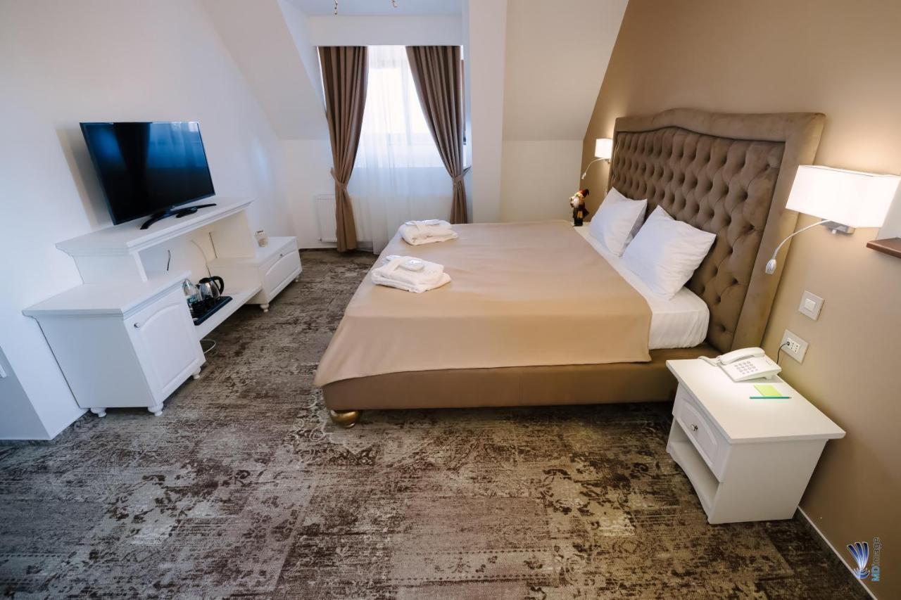 Hotel La Belle Epoque Petroşani 외부 사진