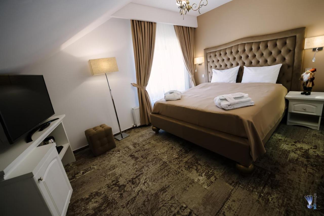 Hotel La Belle Epoque Petroşani 외부 사진